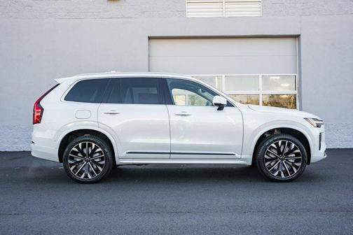 2025 Volvo XC90 Plug-In Hybrid T8 Plus 7-Seater