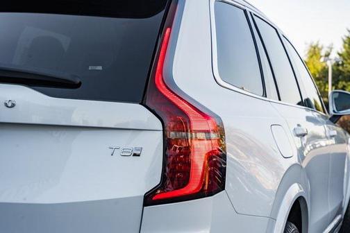 2025 Volvo XC90 Plug-In Hybrid T8 Plus 7-Seater