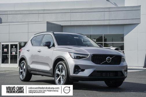 2026 Volvo XC40 Plus, B5 AWD Gas (mild hybrid), Dark