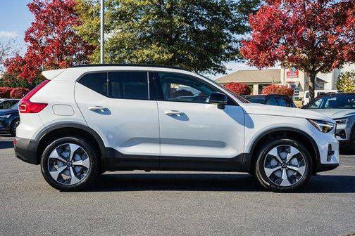 2026 Volvo XC40 B5 Plus