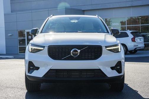 2026 Volvo XC40 B5 Plus