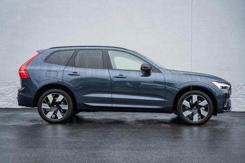 2025 Volvo XC60 Plug-In Hybrid Plus
