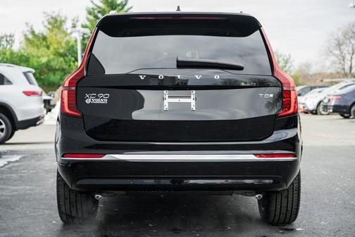 2025 Volvo XC90 Plug-In Hybrid T8 Core 7-Seater