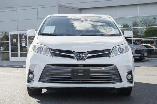 2020 Toyota Sienna XLE