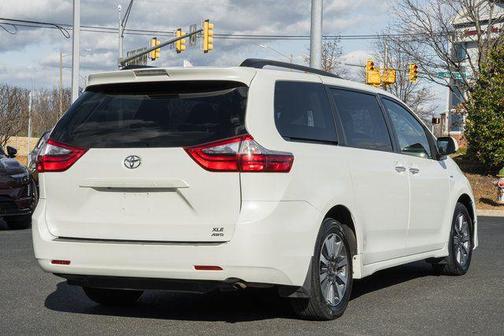 2020 Toyota Sienna XLE