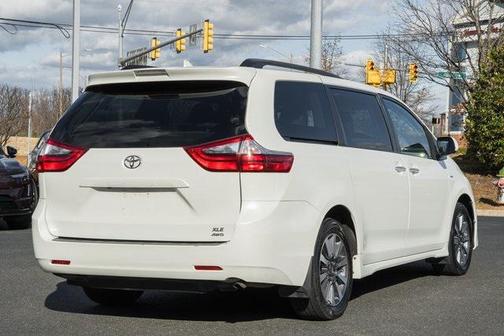 2020 Toyota Sienna XLE