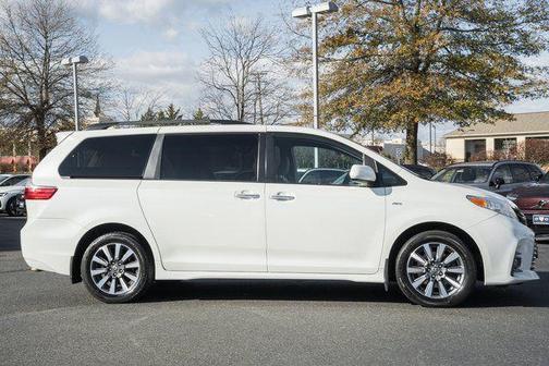 2020 Toyota Sienna XLE