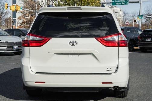 2020 Toyota Sienna XLE