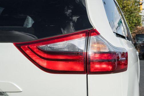 2020 Toyota Sienna XLE