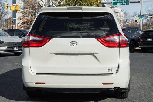 2020 Toyota Sienna XLE