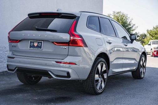 2025 Volvo XC60 Plug-In Hybrid T8 Plus