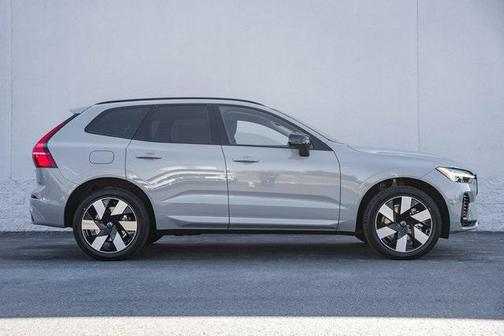 2025 Volvo XC60 Plug-In Hybrid T8 Plus