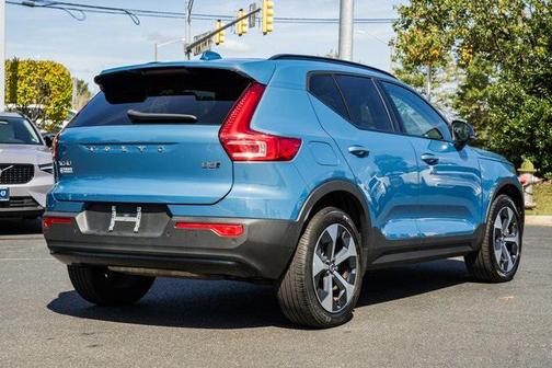 2023 Volvo XC40 B5 Plus Dark Theme