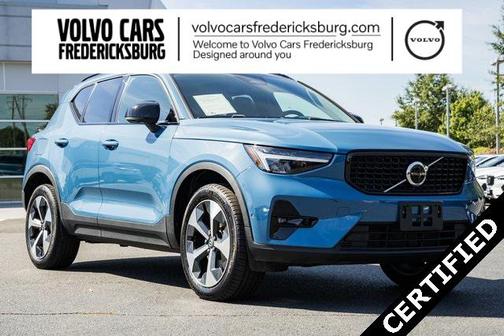 2023 Volvo XC40 B5 Plus Dark Theme