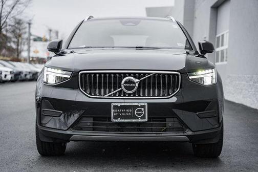 2025 Volvo XC40 B5 Core Bright Theme