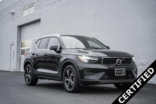 2025 Volvo XC40 B5 Core Bright Theme