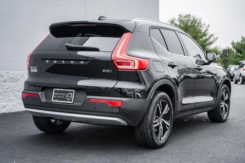 2025 Volvo XC40 B5 Core Bright Theme