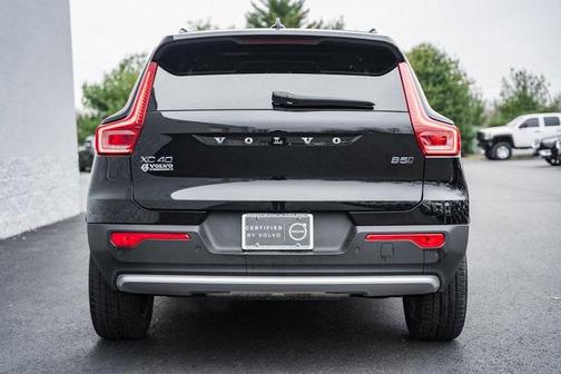 2025 Volvo XC40 B5 Core Bright Theme