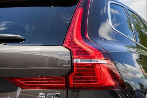 2022 Volvo XC60 B5 Inscription