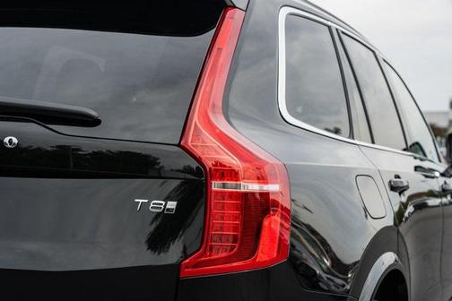 2025 Volvo XC90 Plug-In Hybrid Plus