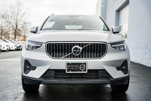 2025 Volvo XC40 B5 Plus Bright Theme