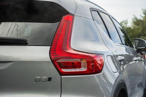 2025 Volvo XC40 B5 Plus Bright Theme