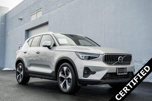 2025 Volvo XC40 B5 Plus Bright Theme