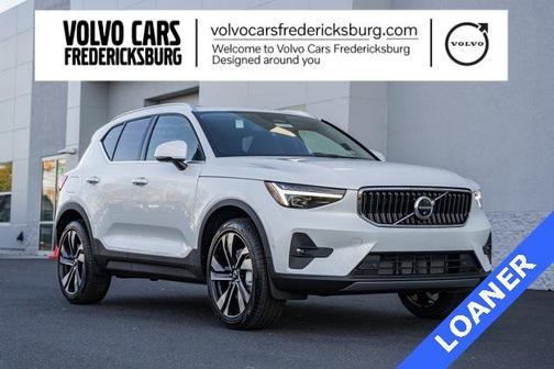 2025 Volvo XC40 B5 Ultra Bright Theme