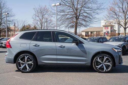 2022 Volvo XC60 Recharge Plug-In Hybrid T8 R-Design