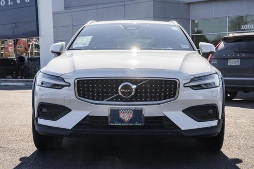 2024 Volvo V60 Cross Country B5 Ultimate