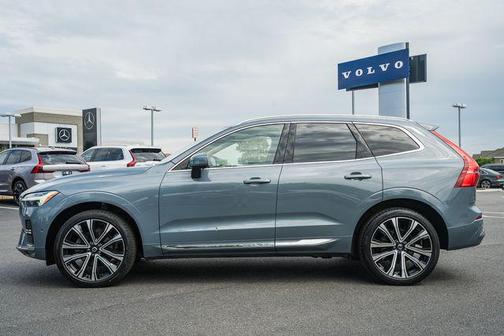 Thunder Grey Metallic 2023 Volvo XC60 B5 Ultimate Bright Theme