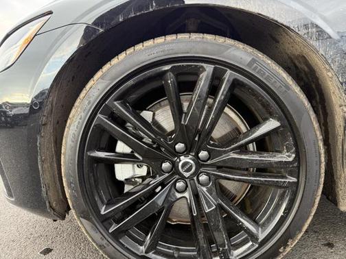 2025 Volvo S60 Plug-In Hybrid T8 Ultra Black Edition