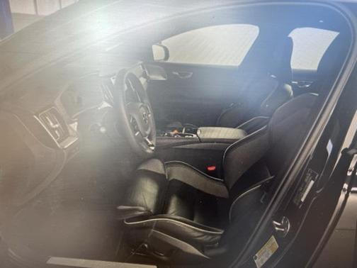 2025 Volvo S60 Plug-In Hybrid T8 Ultra Black Edition