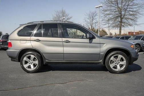 Photo 3 of 33 of 2006 BMW X5 4.4i