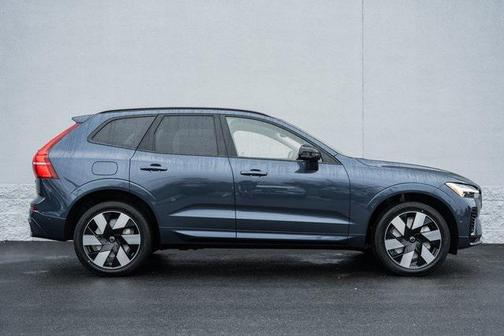 2025 Volvo XC60 Plug-In Hybrid T8 Plus