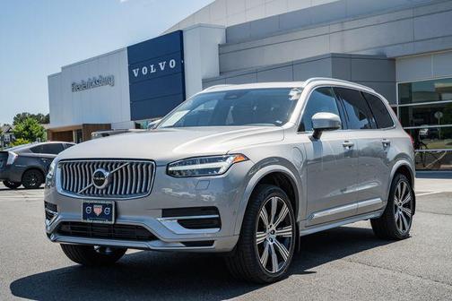 Silver Dawn Metallic 2023 Volvo XC90 Recharge Plug-In Hybrid T8 Plus Bright Theme 7-Seater