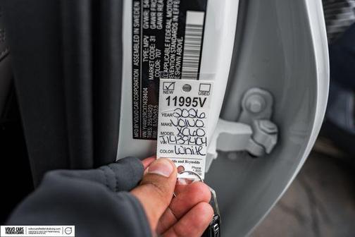 2026 Volvo XC60 B5 Plus