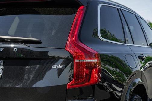 2024 Volvo XC90 B6 Ultimate Bright Theme 6-Seater