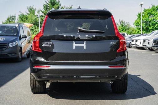 2024 Volvo XC90 B6 Ultimate Bright Theme 6-Seater