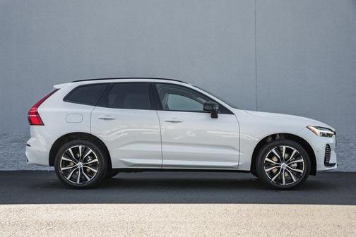 2025 Volvo XC60 B5 Ultra