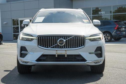 Crystal White Metallic 2022 Volvo XC60 B5 Inscription