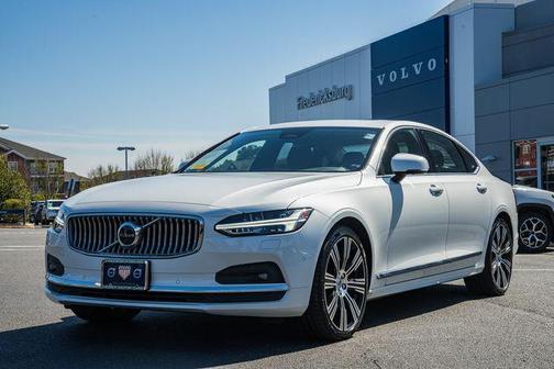 Crystal White Metallic 2023 Volvo S90 B6 Ultimate