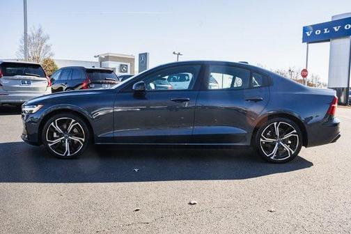 2024 Volvo S60 B5 Ultimate Dark Theme