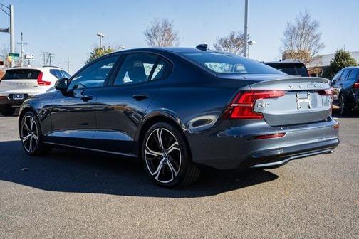 2024 Volvo S60 B5 Ultimate Dark Theme