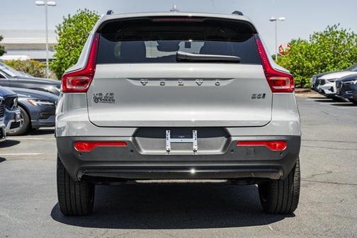 2025 Volvo XC40 B5 Plus Dark Theme