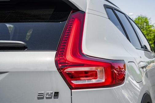 2025 Volvo XC40 B5 Plus Dark Theme