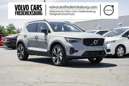 2025 Volvo XC40 B5 Plus Dark Theme