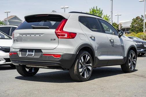 2025 Volvo XC40 B5 Plus Dark Theme
