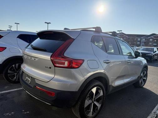 2024 Volvo XC40 B5 Plus Dark Theme