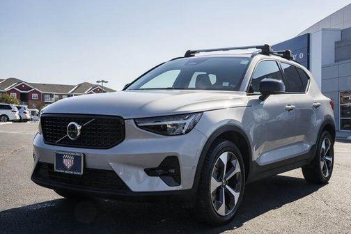 2024 Volvo XC40 B5 Plus Dark Theme